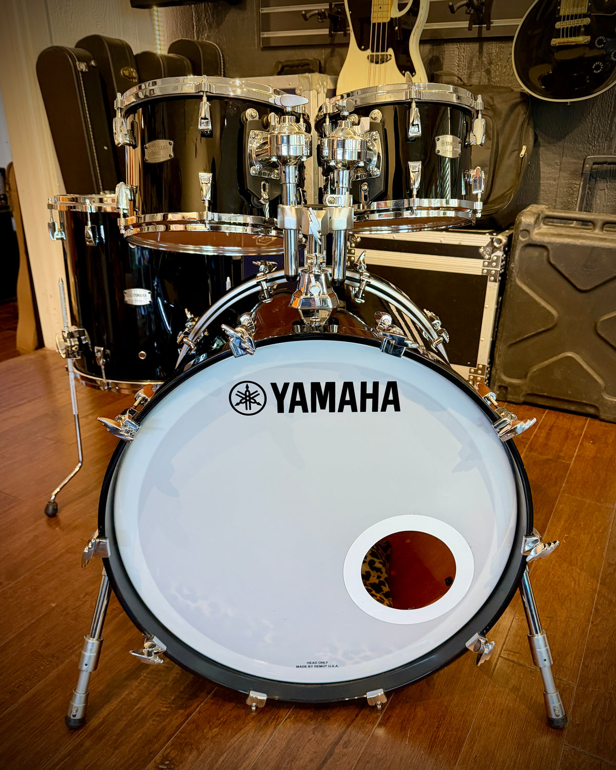 Yamaha AM2F40J Absolute Hybrid Maple 10/12/16/22 4-piece Drum Set - Solid Black