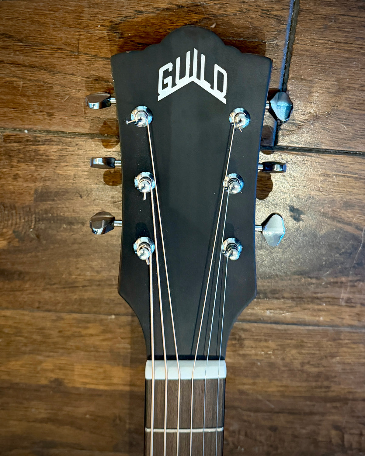 Guild Westerly Collection OM-240E Acoustic/Electric Guitar
