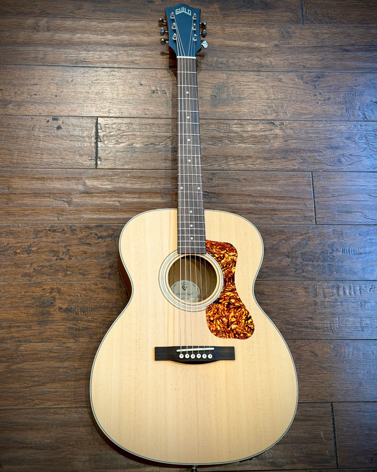 Guild Westerly Collection OM-240E Acoustic/Electric Guitar