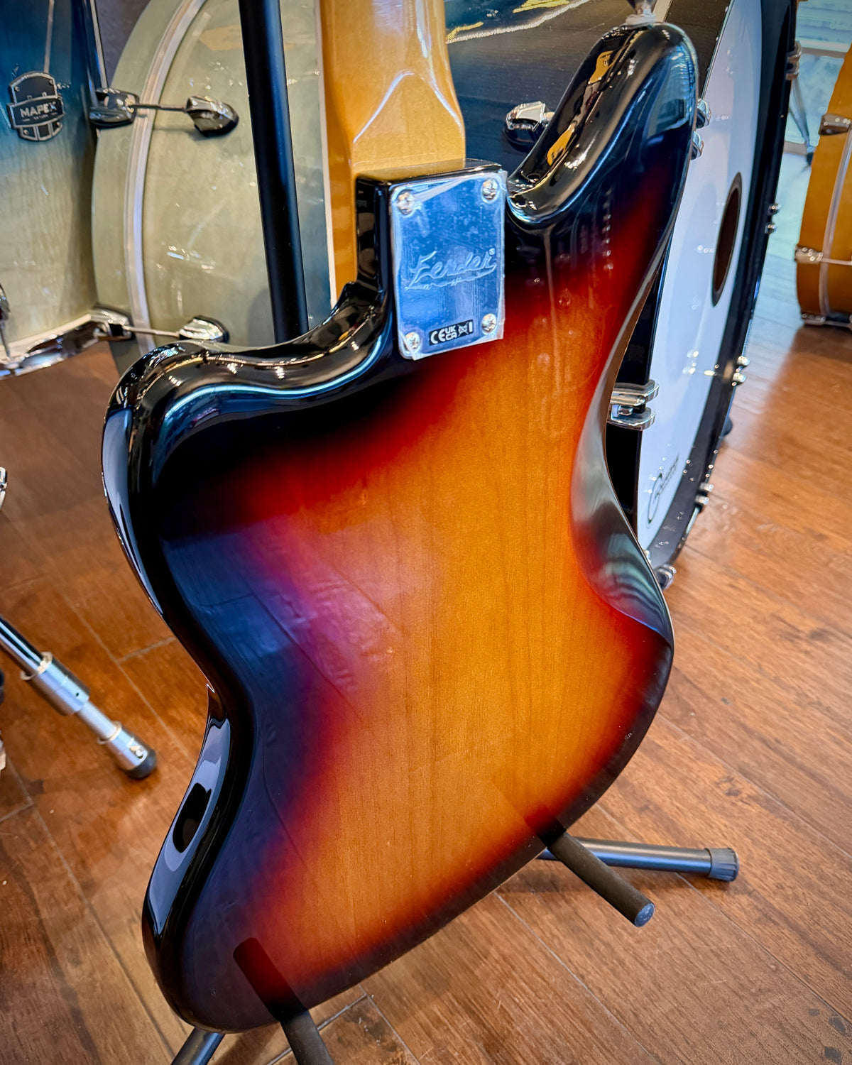 Fender Kurt Cobain Jaguar 2025 - 3-Color Sunburst w/OHSC