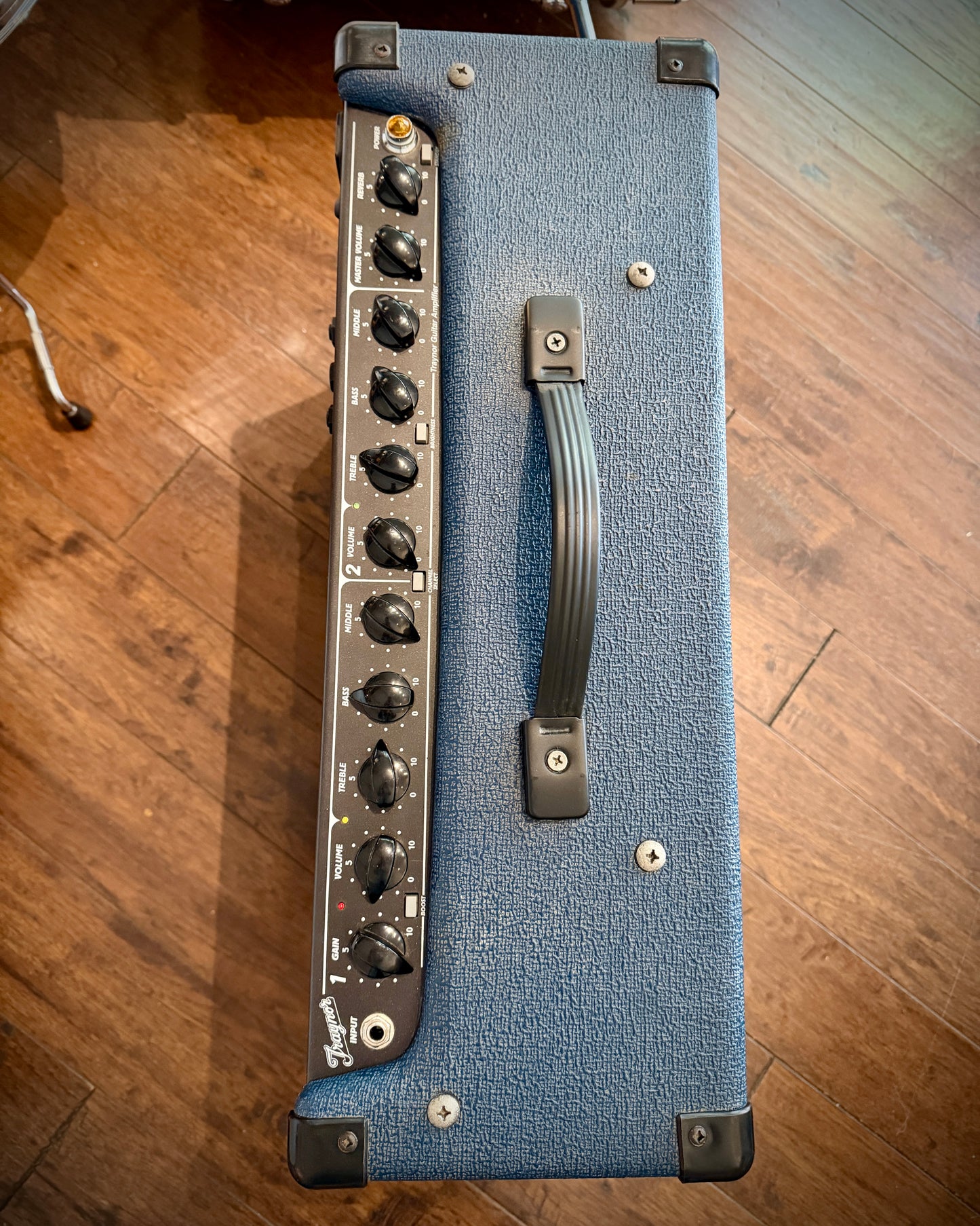 Traynor YCV50BLUE Custom Valve 50-Watt 1x12" Guitar Combo w/Footswitch and Cover