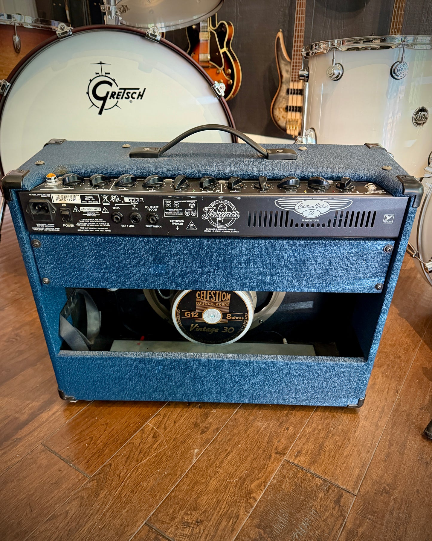 Traynor YCV50BLUE Custom Valve 50-Watt 1x12" Guitar Combo w/Footswitch and Cover