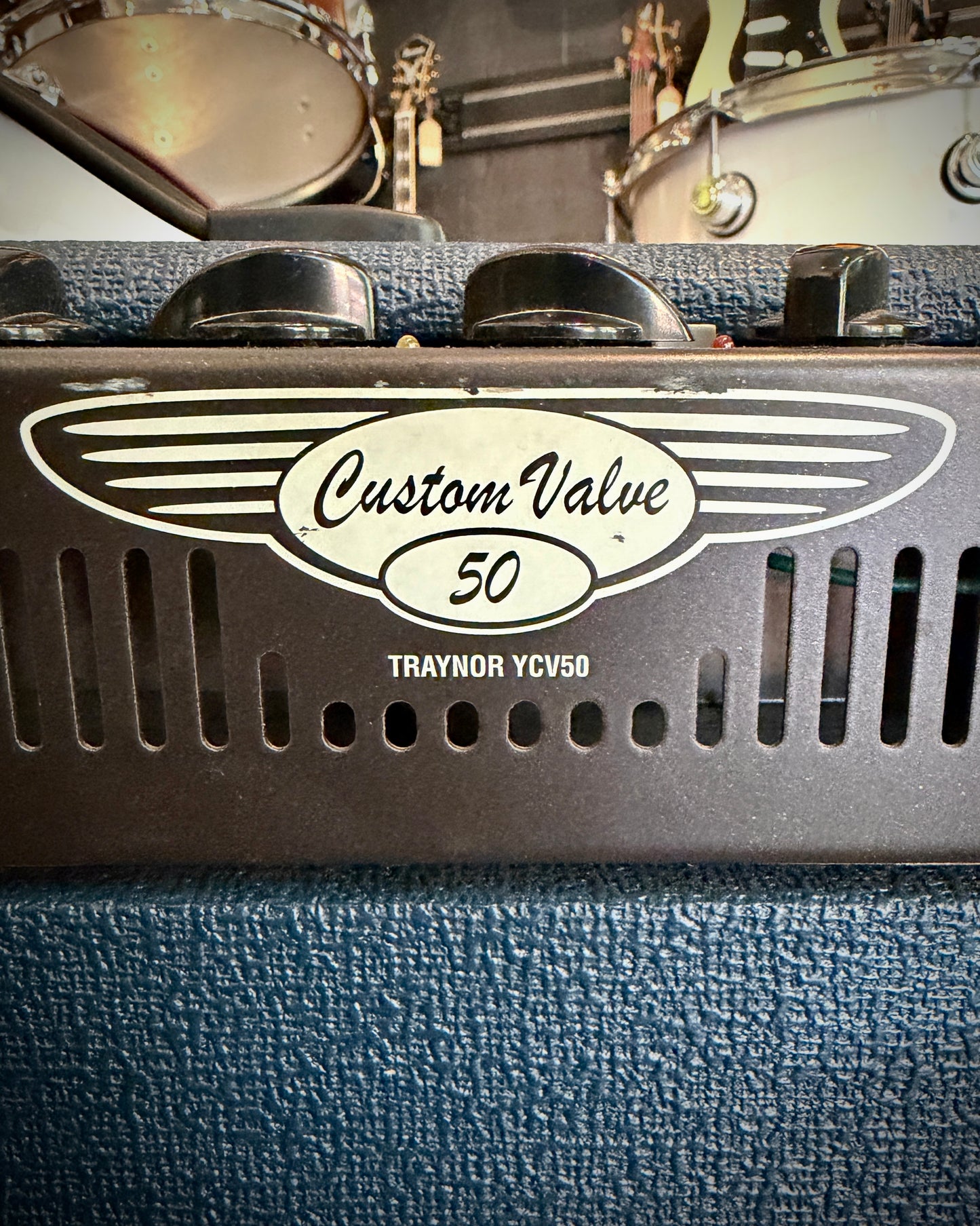 Traynor YCV50BLUE Custom Valve 50-Watt 1x12" Guitar Combo w/Footswitch and Cover