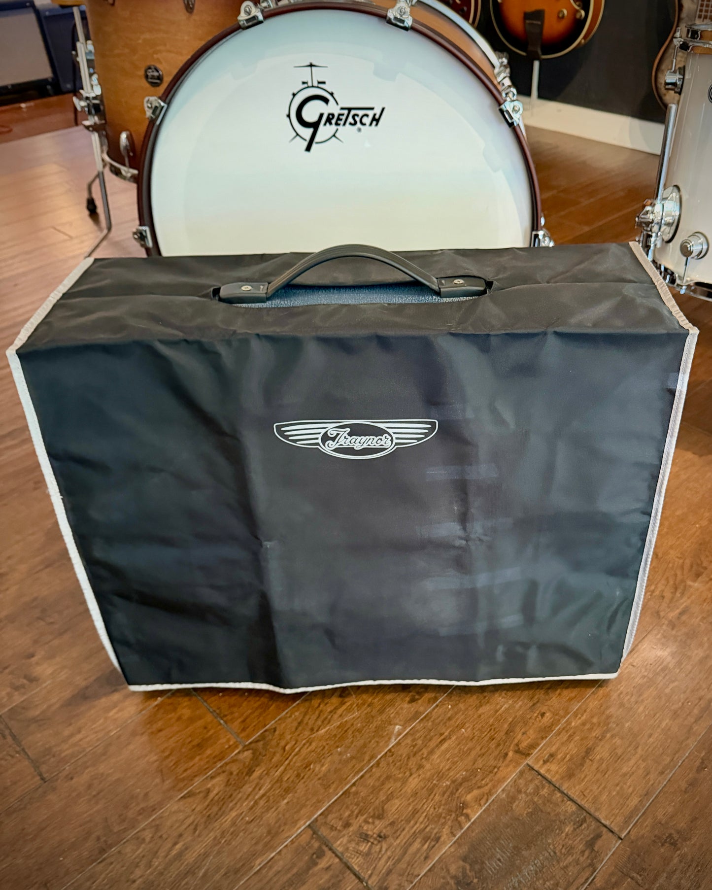 Traynor YCV50BLUE Custom Valve 50-Watt 1x12" Guitar Combo w/Footswitch and Cover