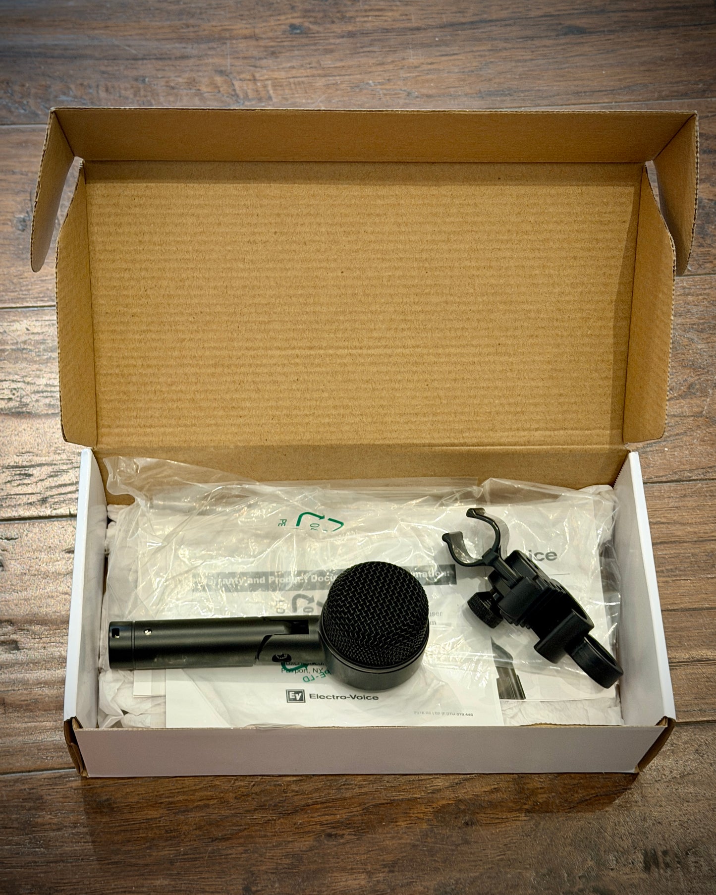 Electro-Voice ND44 Cardioid Dynamic Microphone w/ Pivoting Head & Drum Rim Clamp + Orig. Box