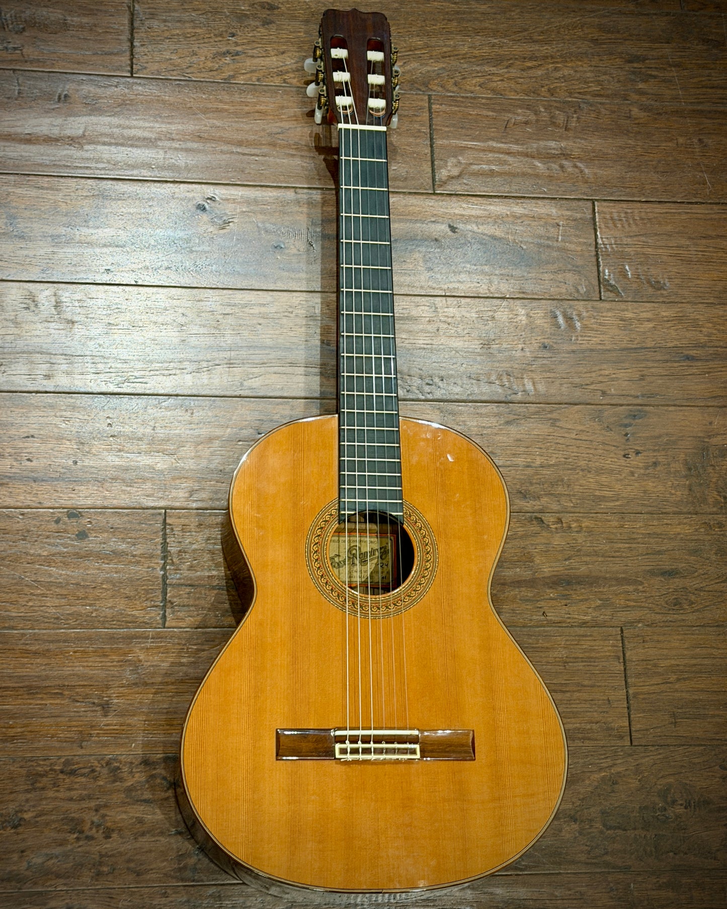 Ramirez R4 Classical Guitar 2001 w/ SKB Hardshell Case