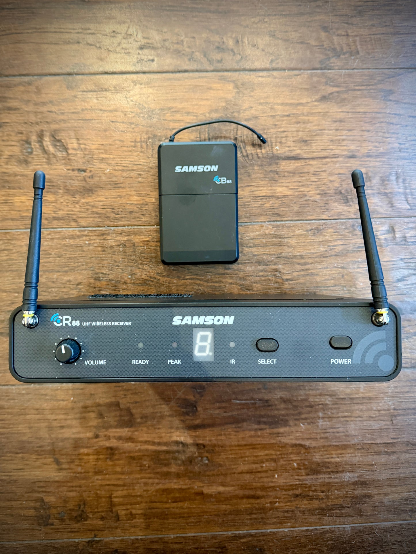 Samson Concert 88 16-Channel True-Diversity UHF Wireless Earset Mic System - C Band (542-566 MHz)
