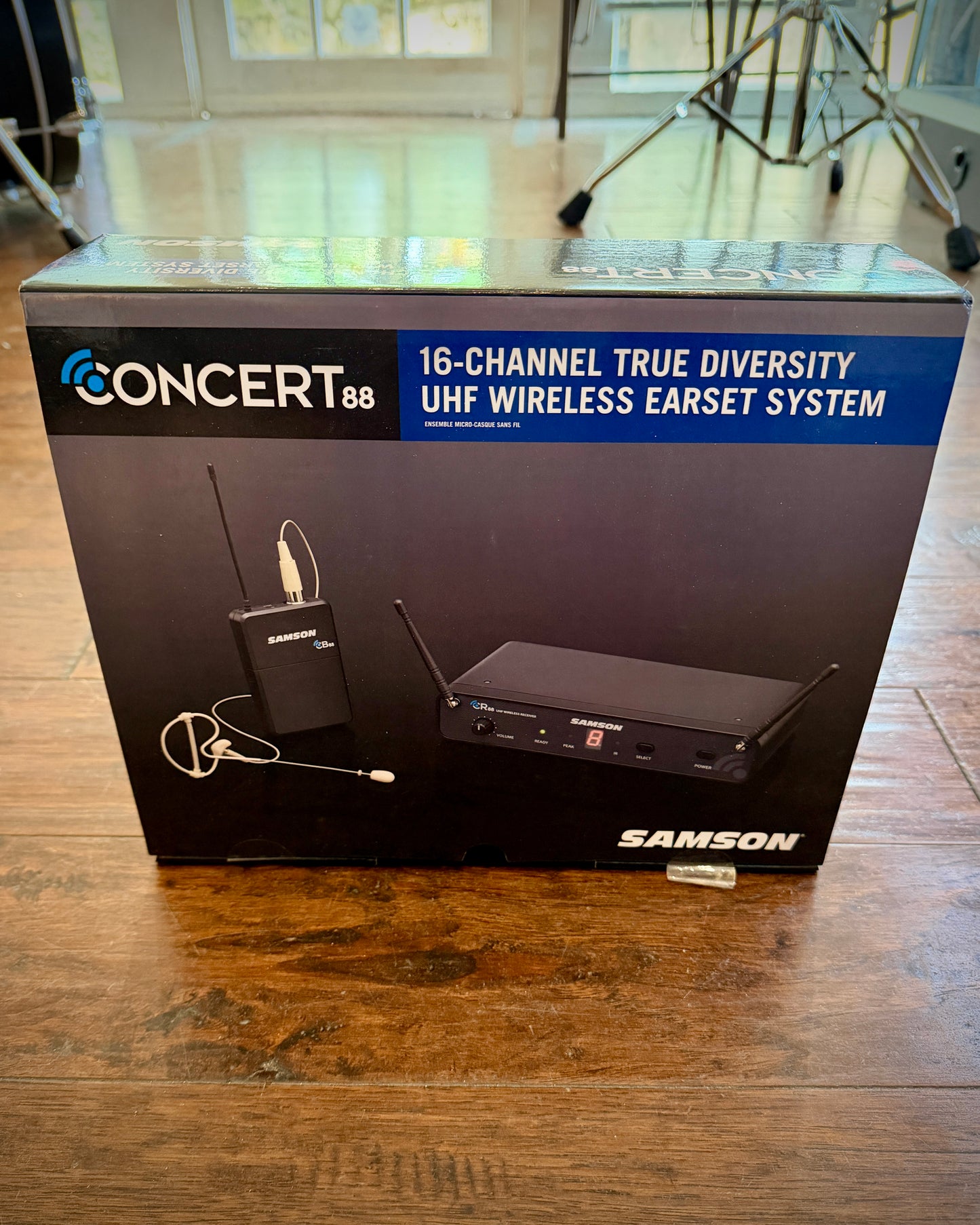 Samson Concert 88 16-Channel True-Diversity UHF Wireless Earset Mic System - C Band (542-566 MHz)
