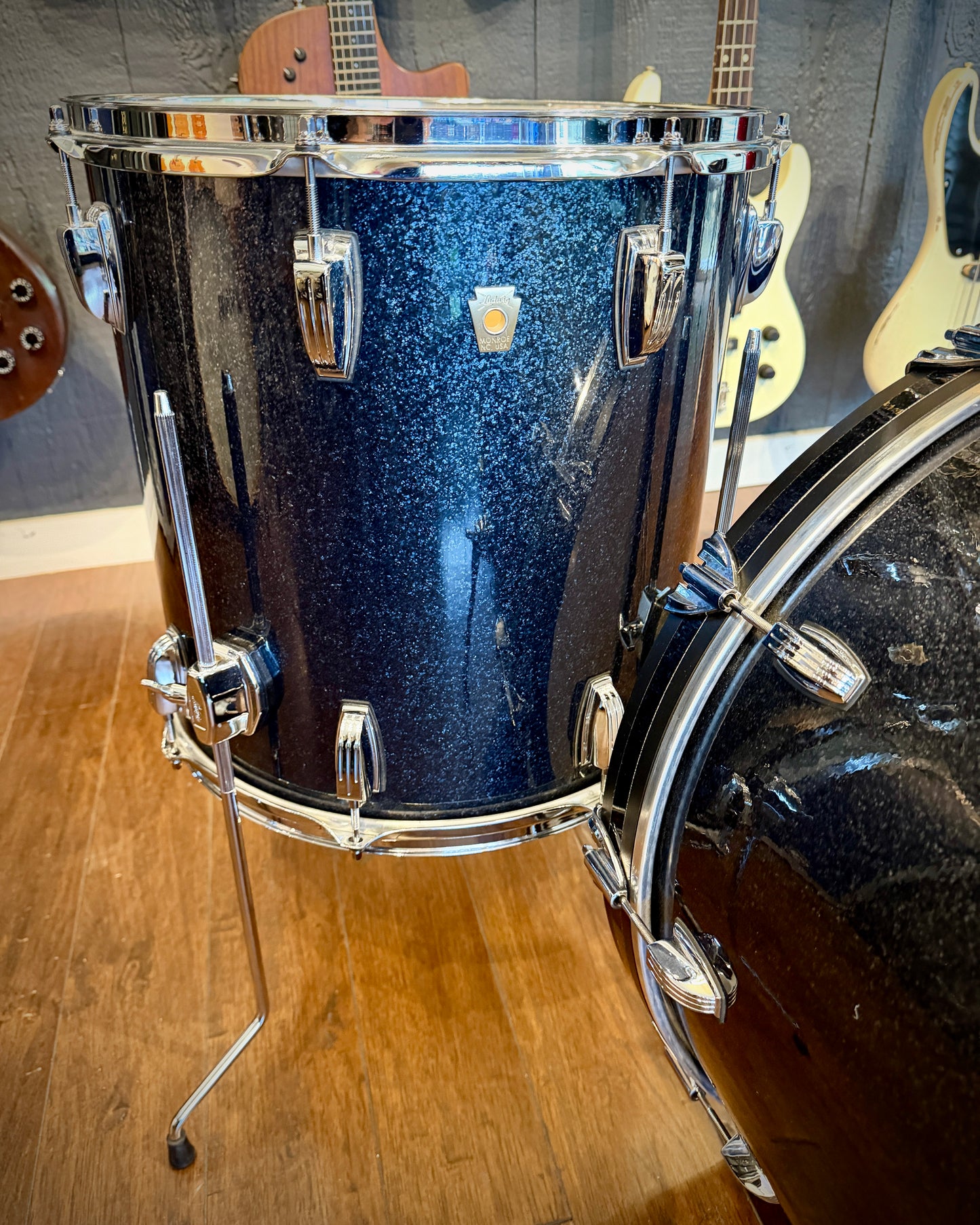 Ludwig 13/16/22 Classic Maple 3-piece Set - Black Sparkle