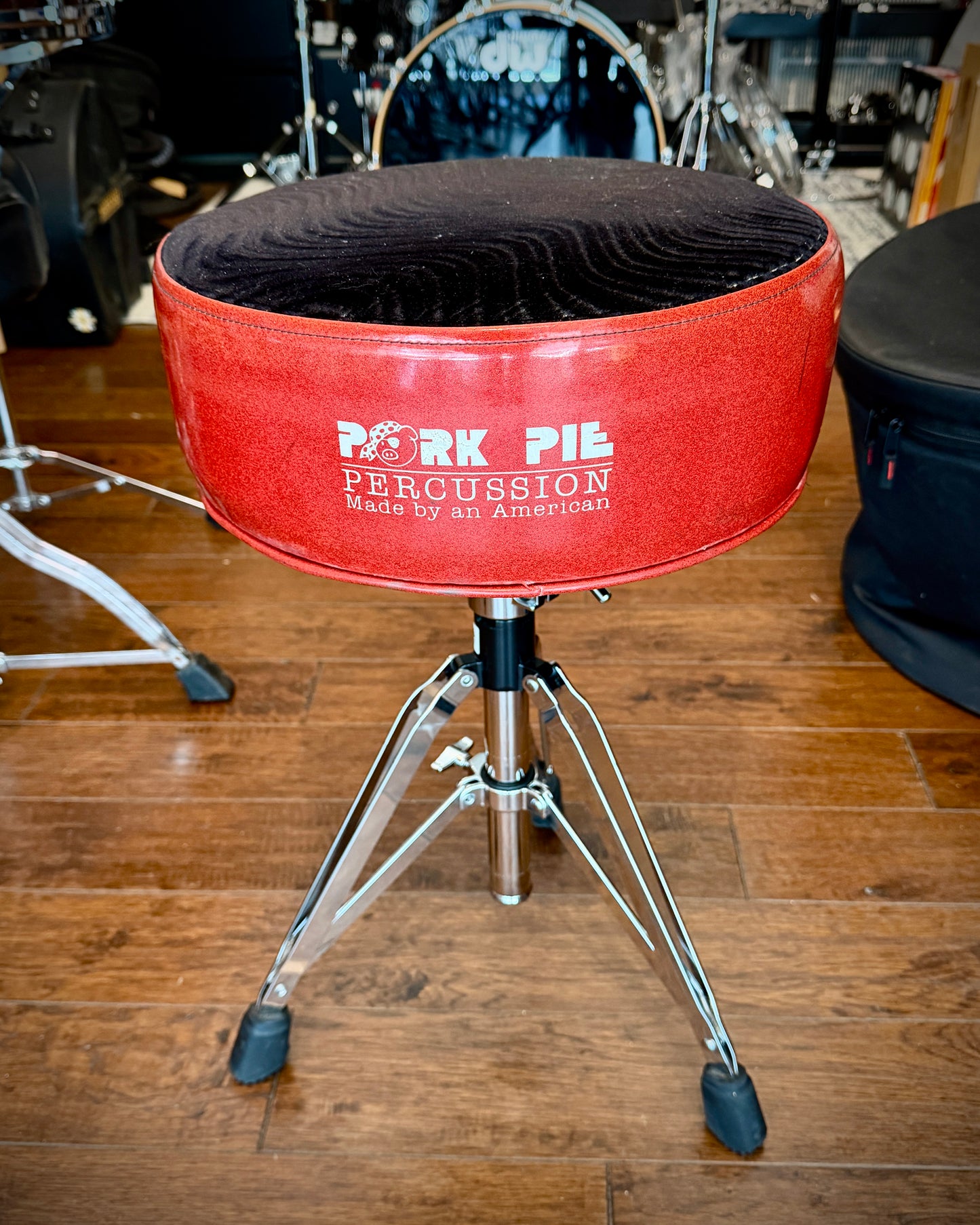 Pork Pie Round Drum Throne Red with Black Swirl Top
