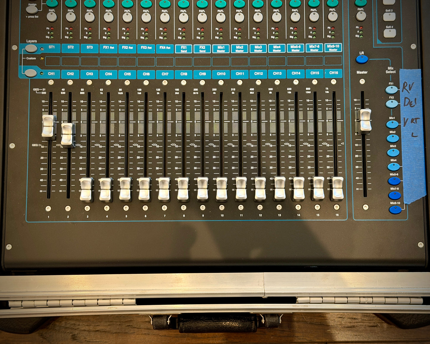 Allen & Heath QU-16C Chrome Edition 16-Channel Digital Mixer
