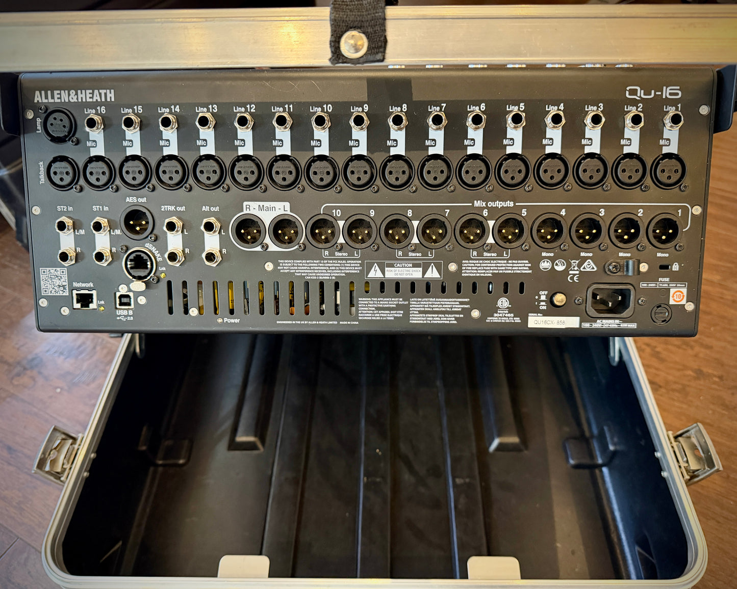 Allen & Heath QU-16C Chrome Edition 16-Channel Digital Mixer