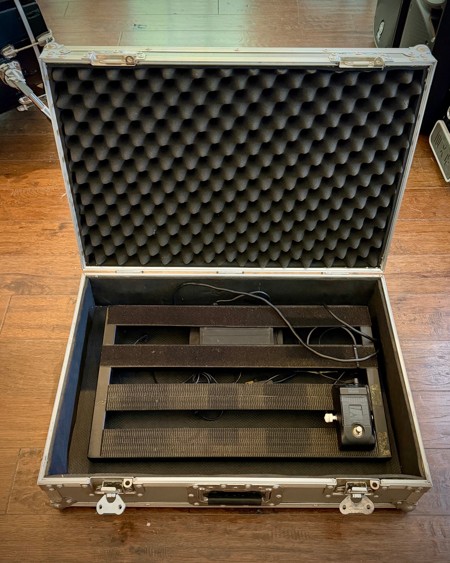 Pedaltrain-1 Pedalboard with Tour Case + Tuner and Voodoo Lab Power