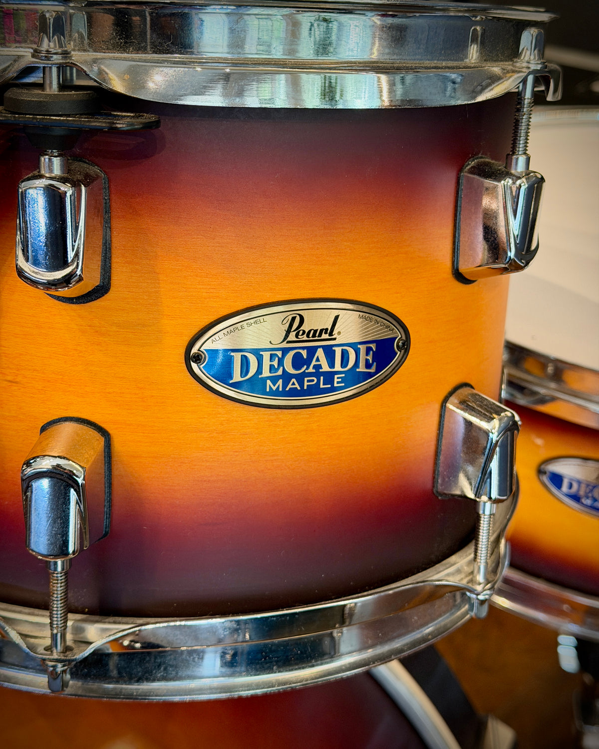 Pearl Decade Maple 10/12/16/22 5-Piece Drum Set w/ 5.5x14" Snare - Satin Amburst