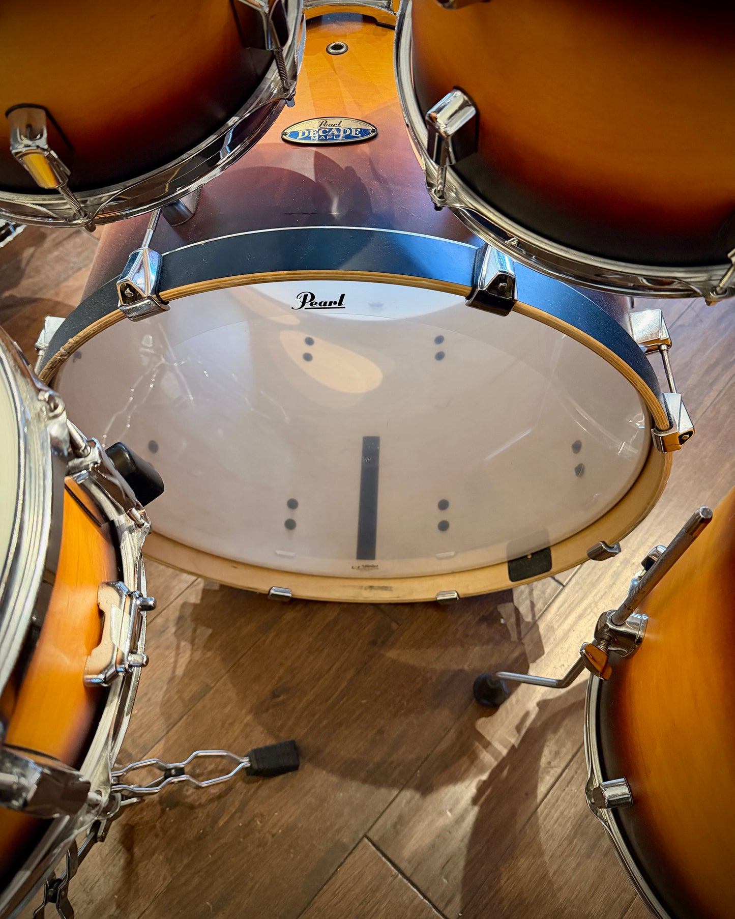 Pearl Decade Maple 10/12/16/22 5-Piece Drum Set w/ 5.5x14" Snare - Satin Amburst