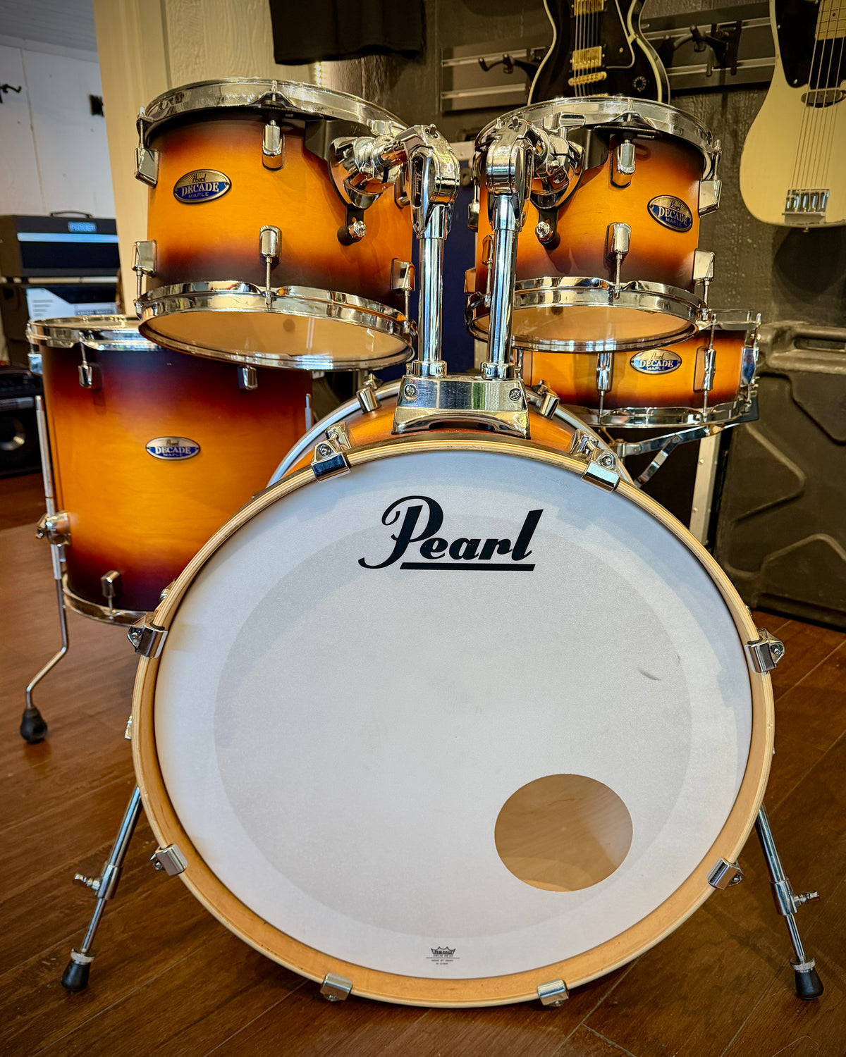 Pearl Decade Maple 10/12/16/22 5-Piece Drum Set w/ 5.5x14" Snare - Satin Amburst